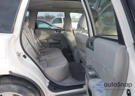 2010 Subaru Forester 2.5X Premium z USA, uszkodzony, nr VIN JF2SH6CC2AH747422